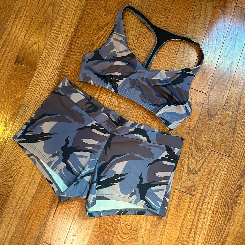 Onzie Camo Racerback Sports Bra and Shorts 2 Piece Set